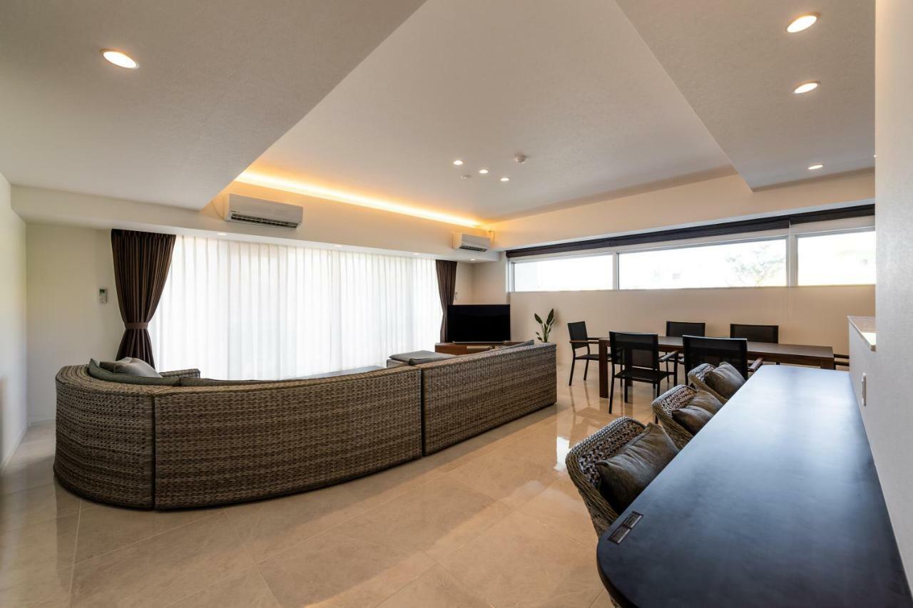 Condo Royal Ryu Kyu Čatan Exteriér fotografie